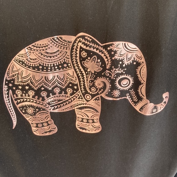 No Boundaries Black T Shirt Lucky Elephant India Inspired V Neck Ladies SZ 2XL - Picture 2 of 5